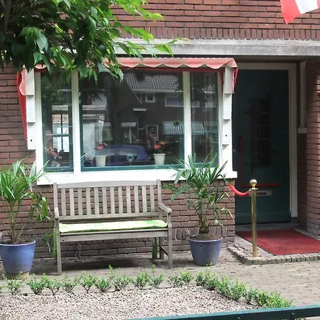 Graaf Van Den Bosch Bed & Breakfast